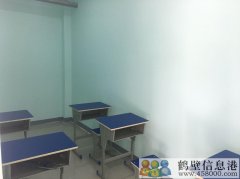 學(xué)生桌椅低價出售，量大從優(yōu)