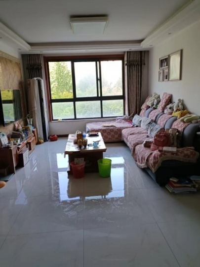 急售風(fēng)水好房子，簡裝，送品牌家具家電，可拎包入住