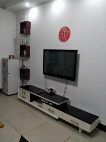 桂鶴小區(qū)三室一廳一衛(wèi)一廚,家具齊全，拎包入住
