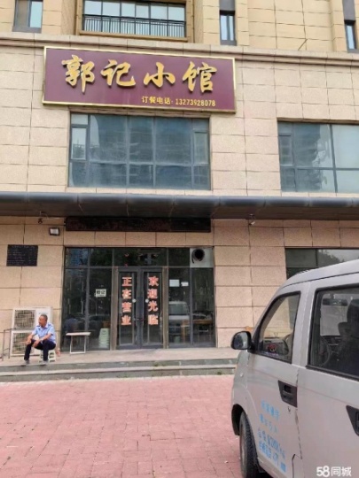 地理位置優(yōu)越，人流量大，有固定客源，本人家里有事，現(xiàn)在忍痛轉(zhuǎn)讓，無轉(zhuǎn)讓費
